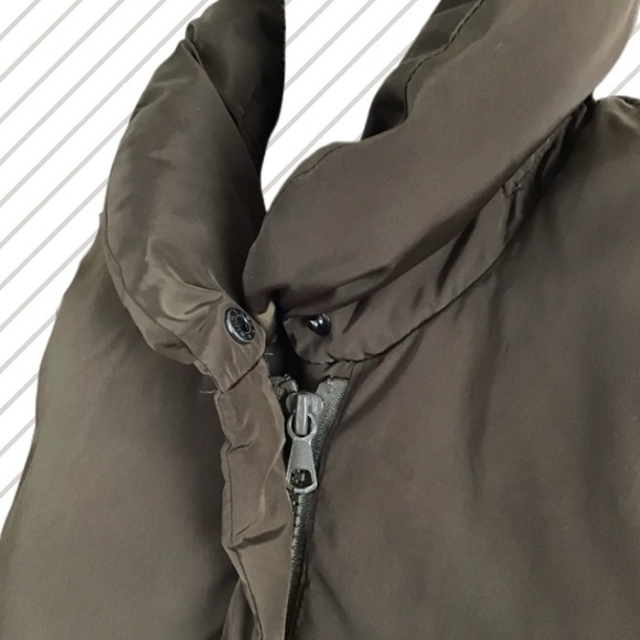 Gap Olive Green Fitted Puffer Vest with Zip Closure & Hidden Zip Pockets- Size M - Picture 2 of 3
